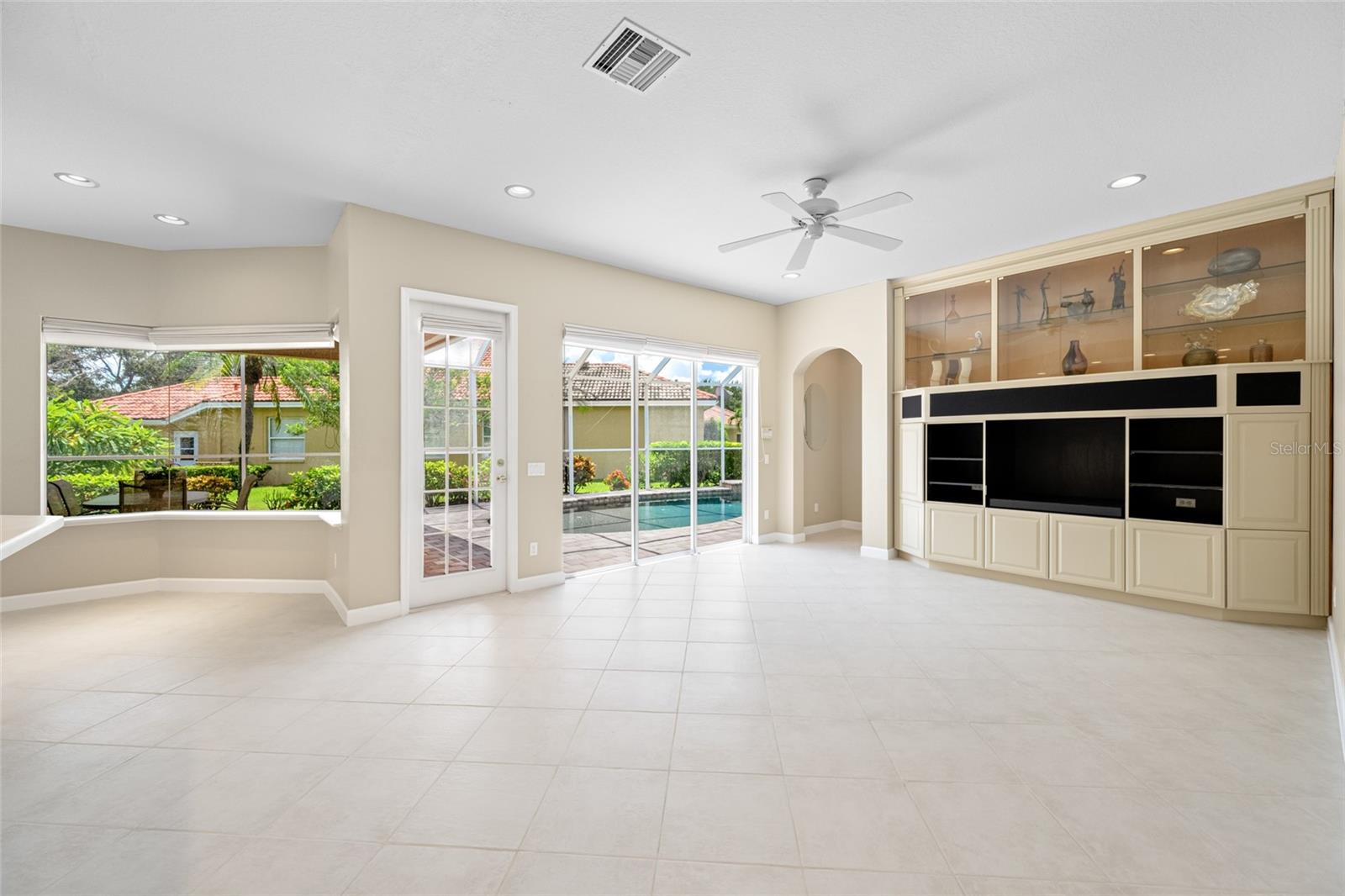 Image 15 of 50 For 7719 Aralia Way