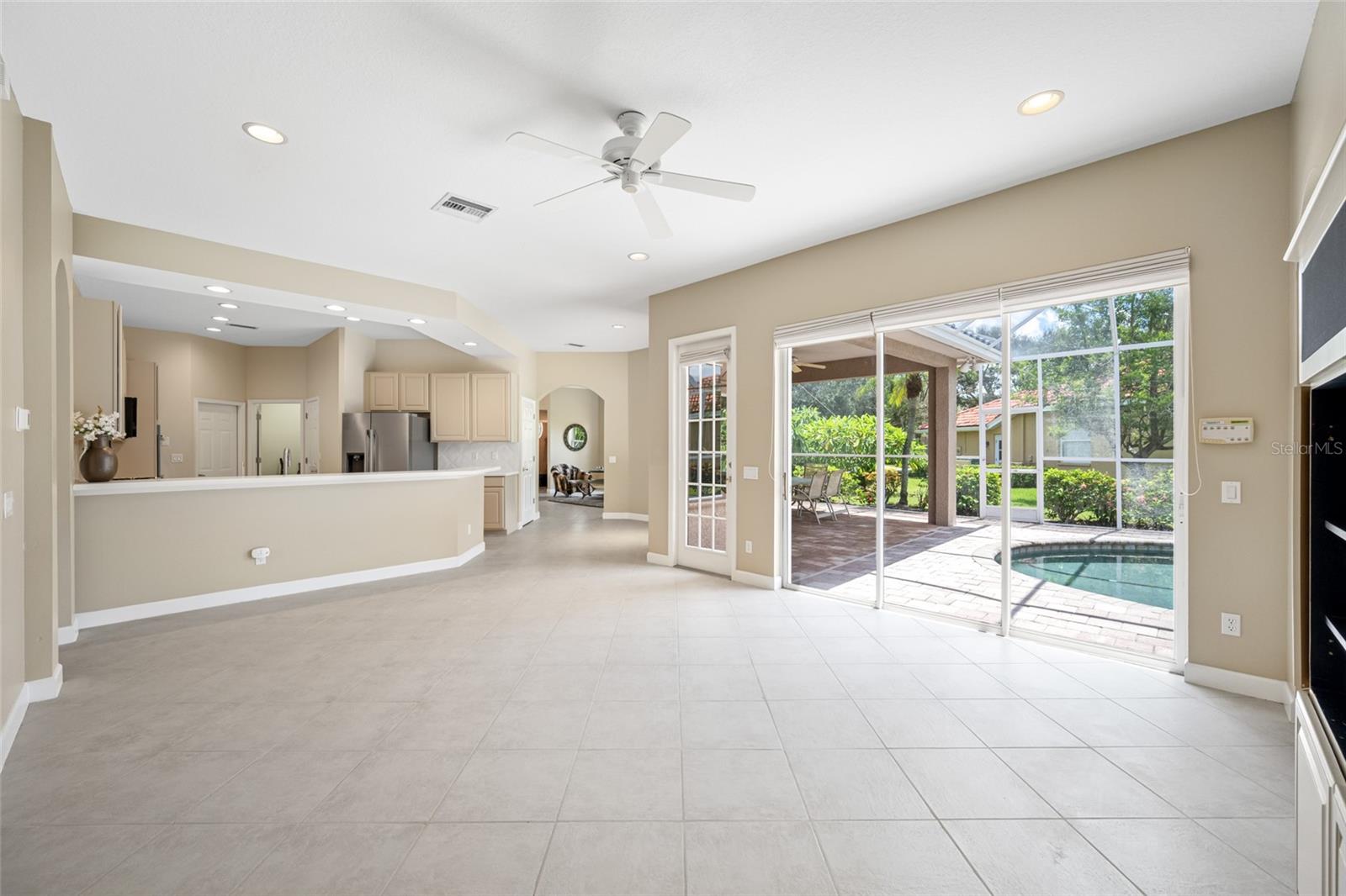 Image 16 of 50 For 7719 Aralia Way