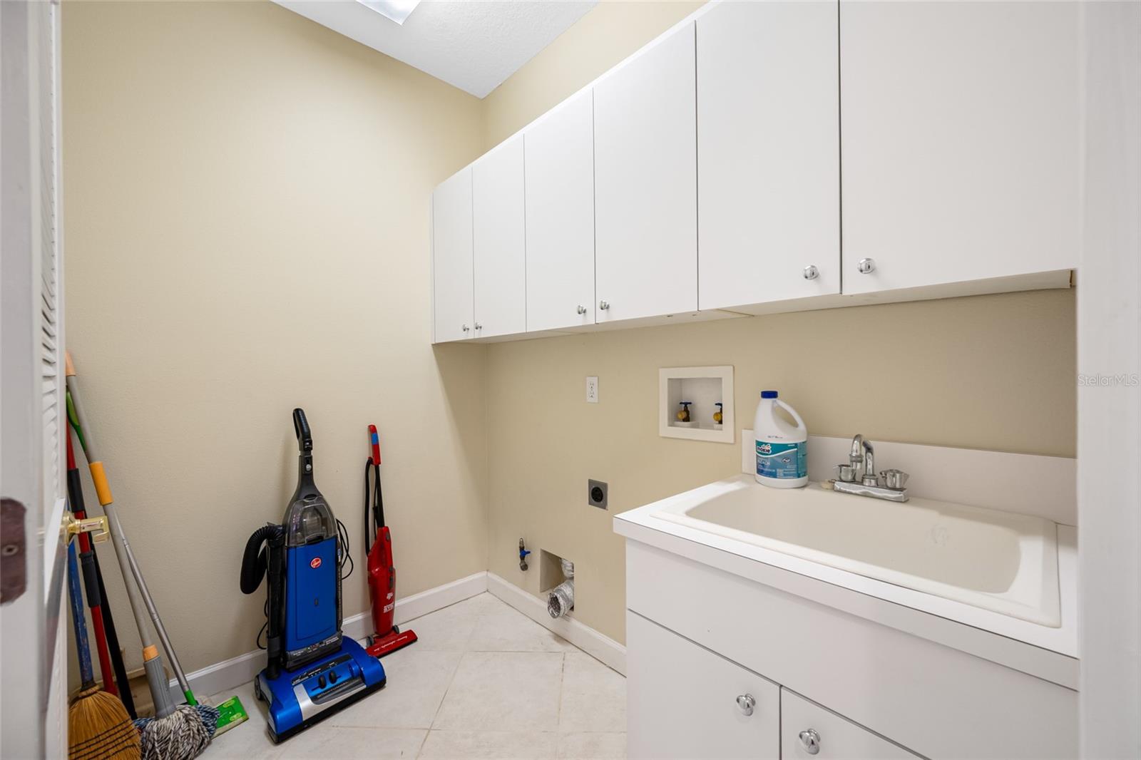 Image 40 of 50 For 7719 Aralia Way