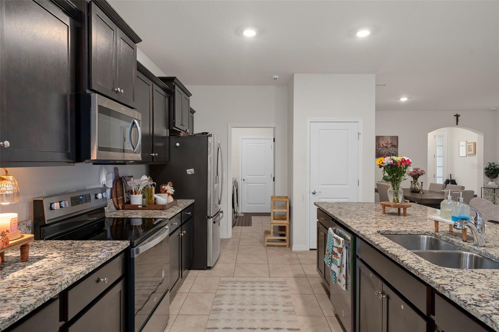Listing photo id 16 for 8370 Wheat Stone Drive
