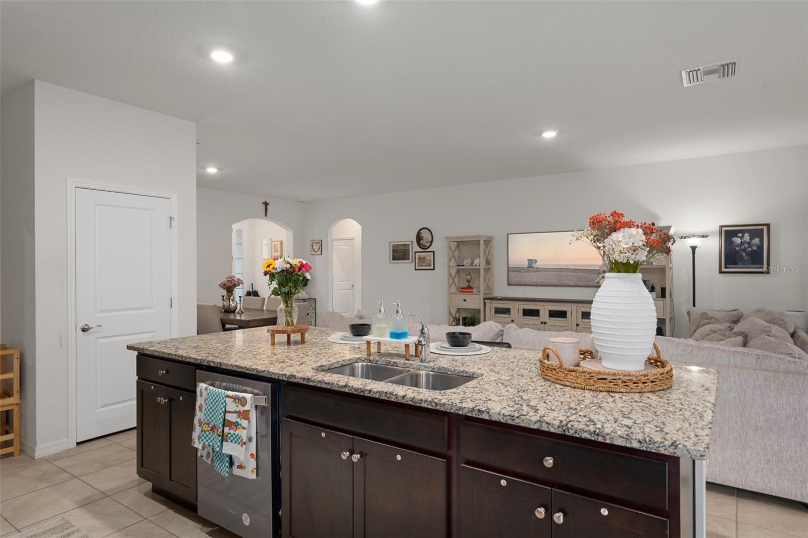 Listing photo id 17 for 8370 Wheat Stone Drive