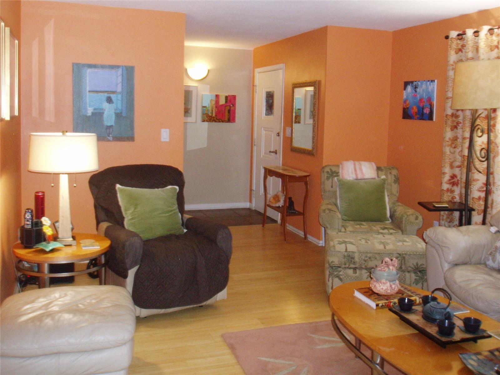 Image 6 of 18 For 120 Monroe Circle N