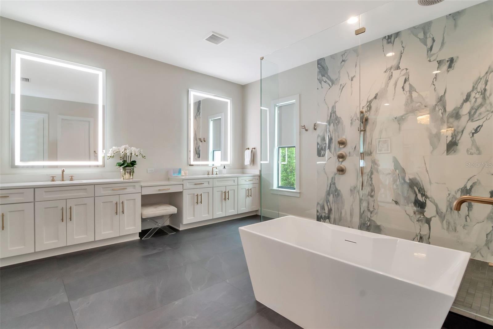 Listing photo id 29 for 4111 -a Swann Avenue