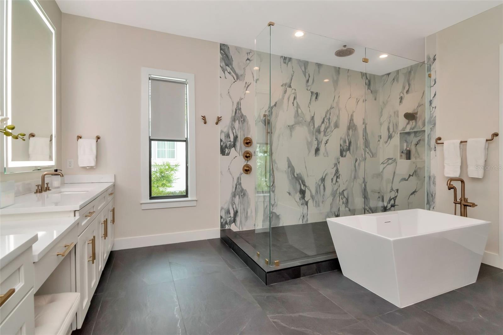 Listing photo id 31 for 4111 -a Swann Avenue