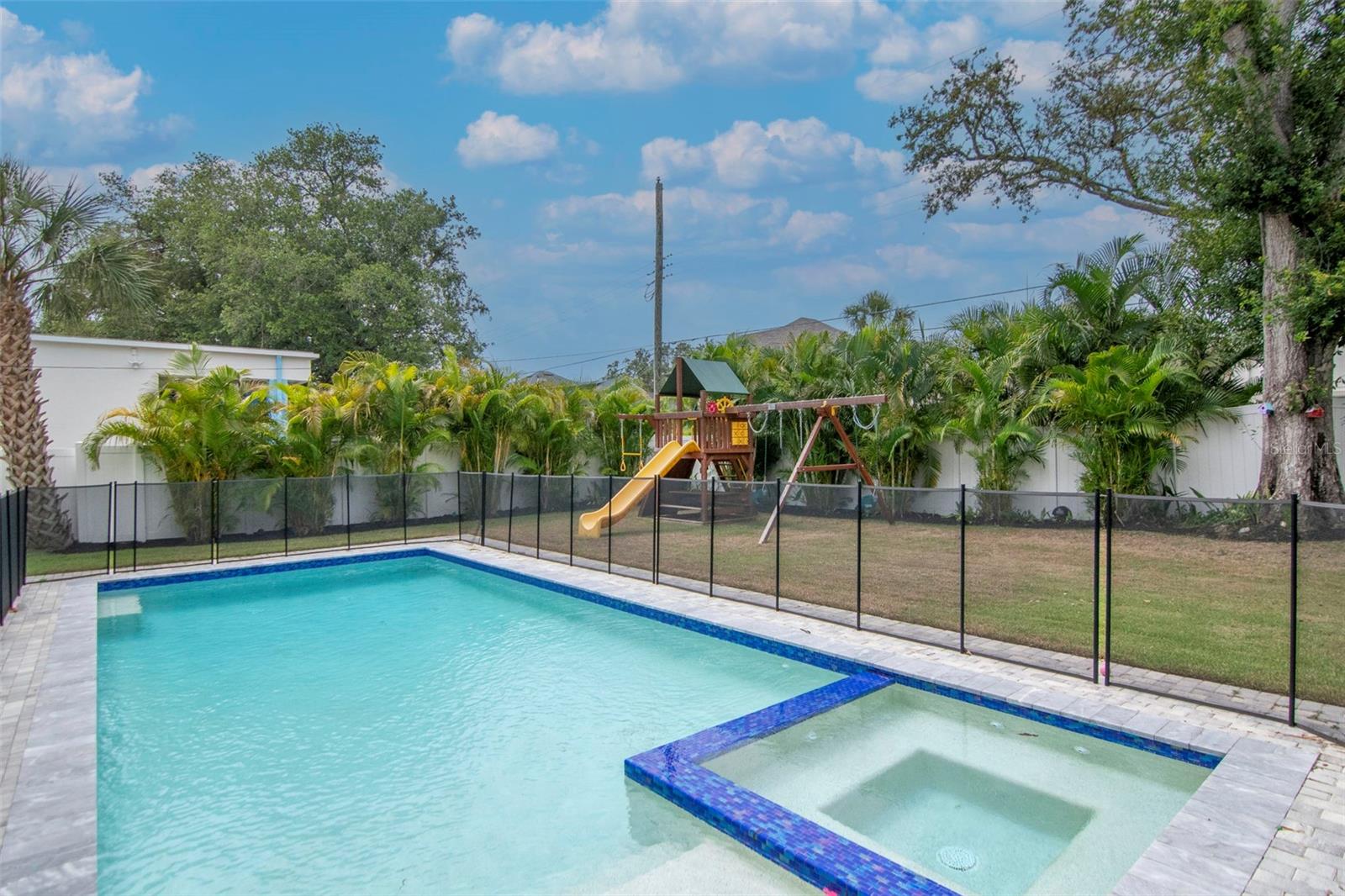Listing photo id 42 for 4111 -a Swann Avenue