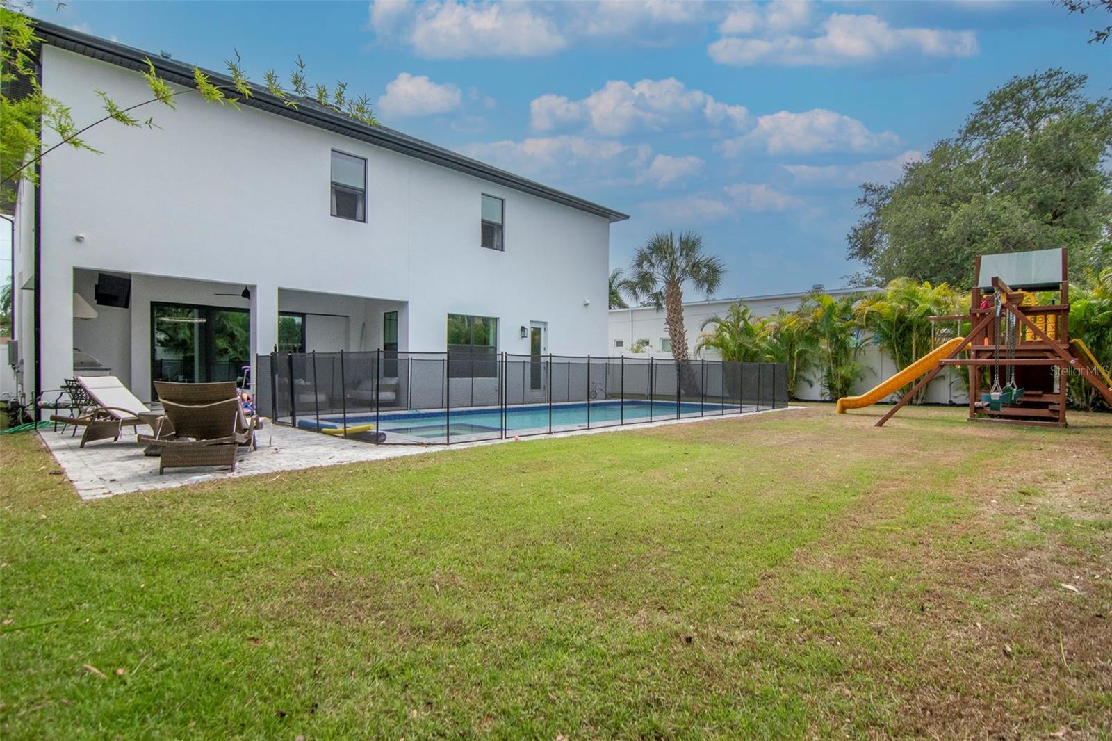 Listing photo id 45 for 4111 -a Swann Avenue