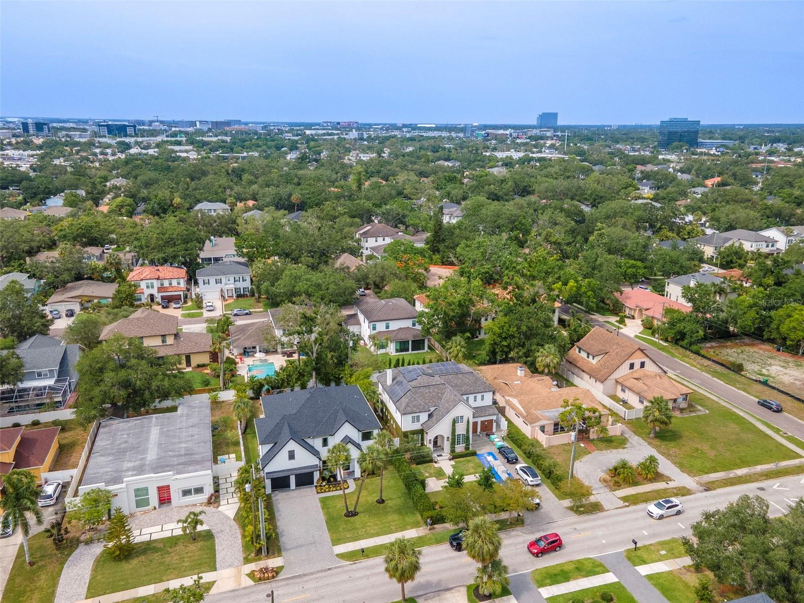 Listing photo id 6 for 4111 -a Swann Avenue