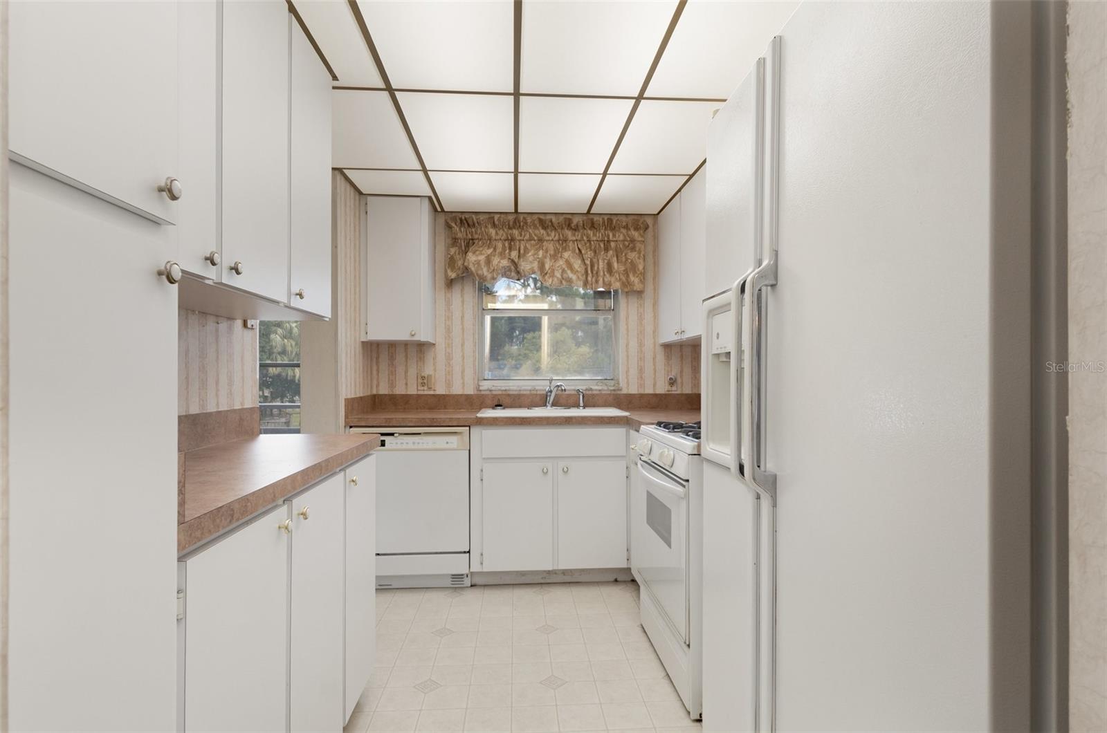 Image 12 of 28 For 100 El Camino Drive 202