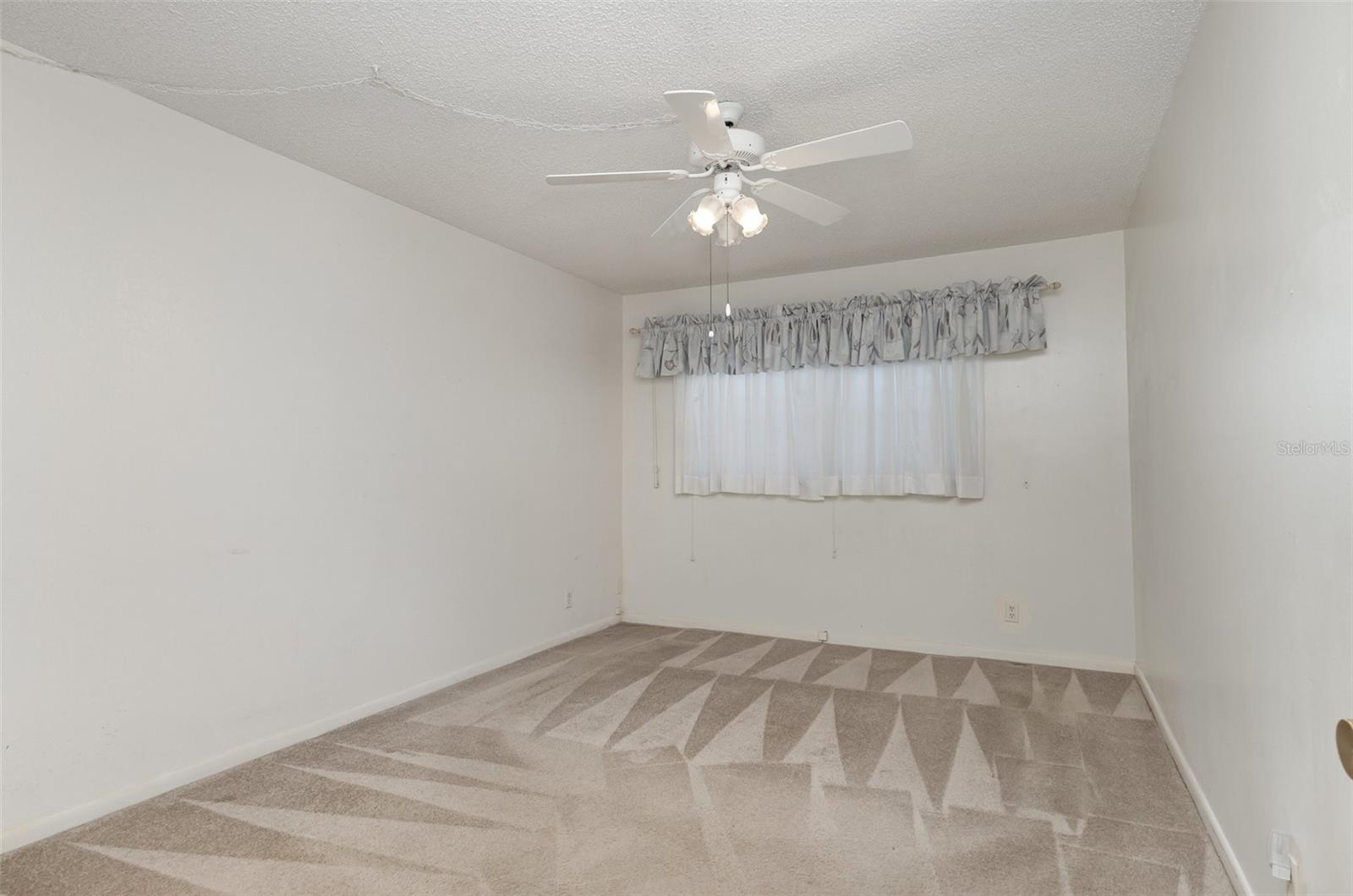 Image 15 of 28 For 100 El Camino Drive 202