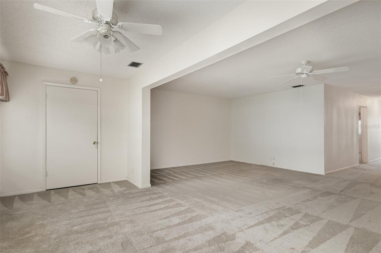 Image 7 of 28 For 100 El Camino Drive 202