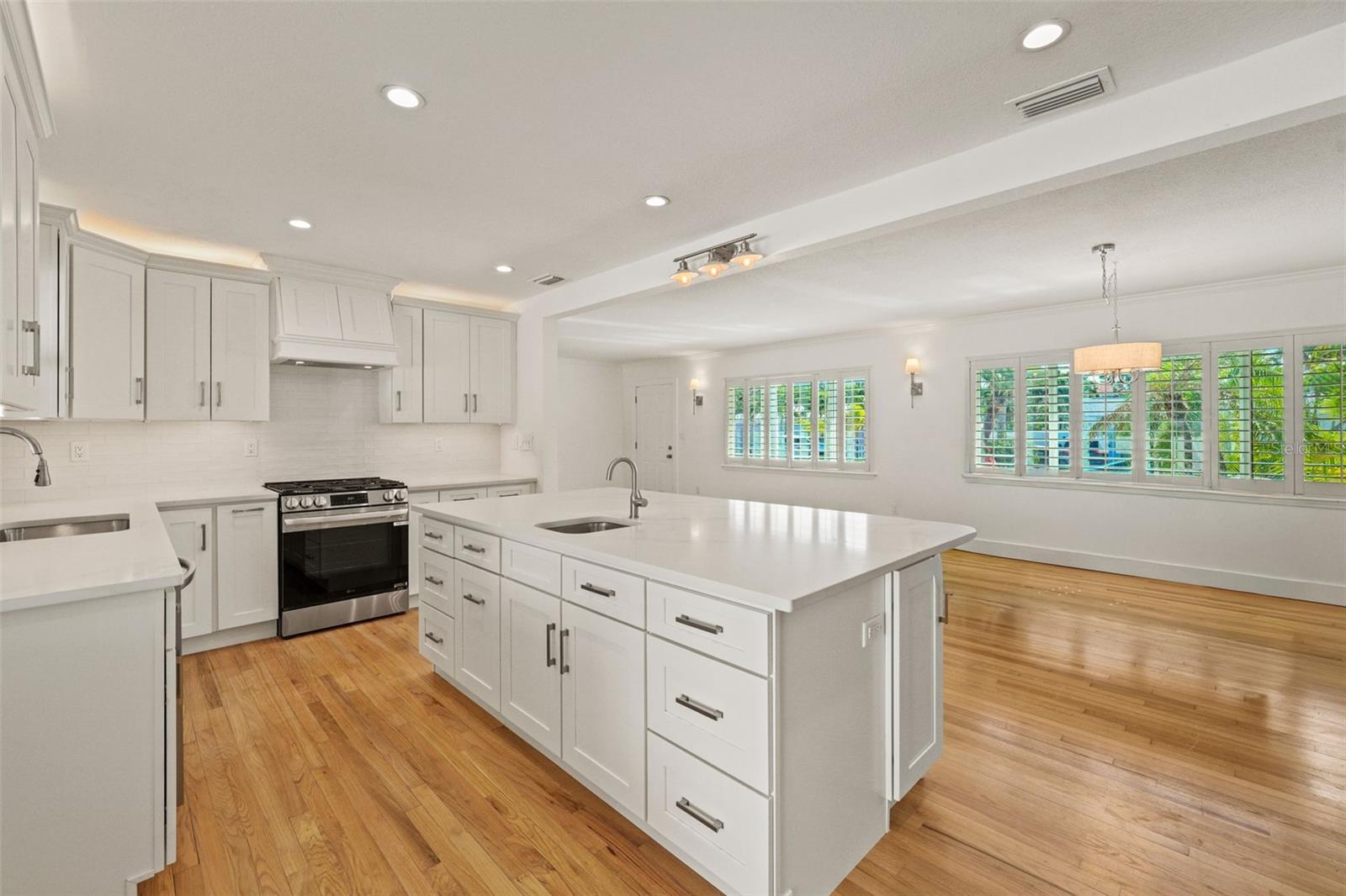 Image 3 of 43 For 976 Narcissus Avenue