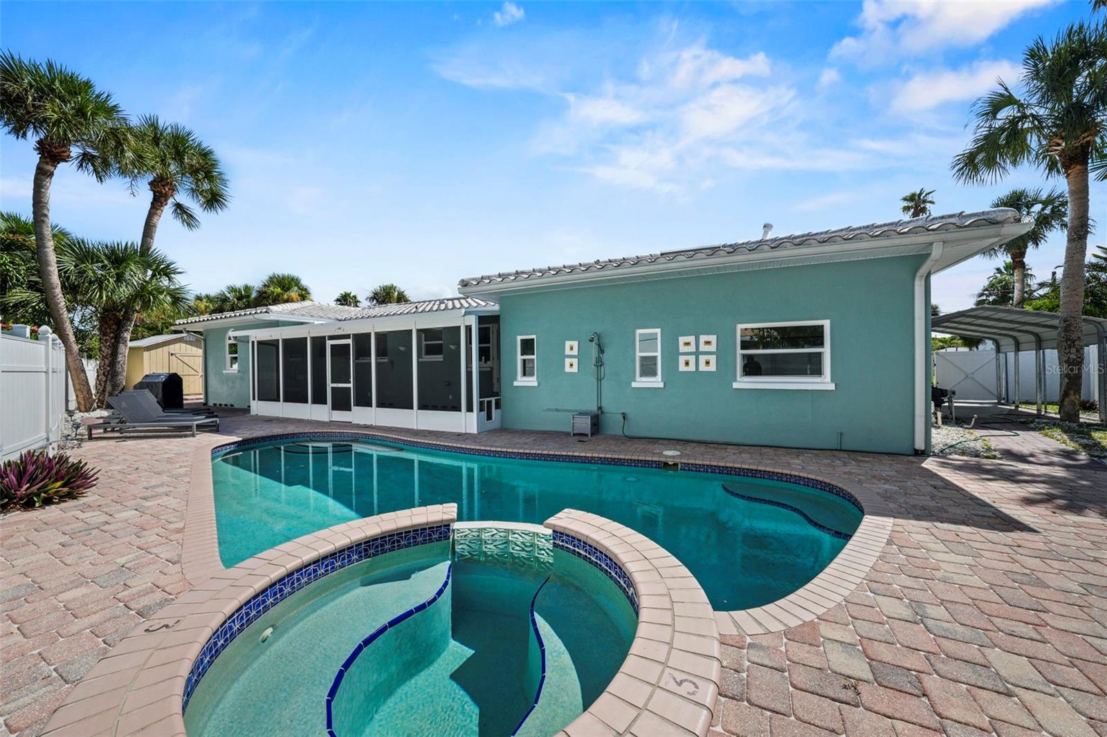 Image 33 of 43 For 976 Narcissus Avenue