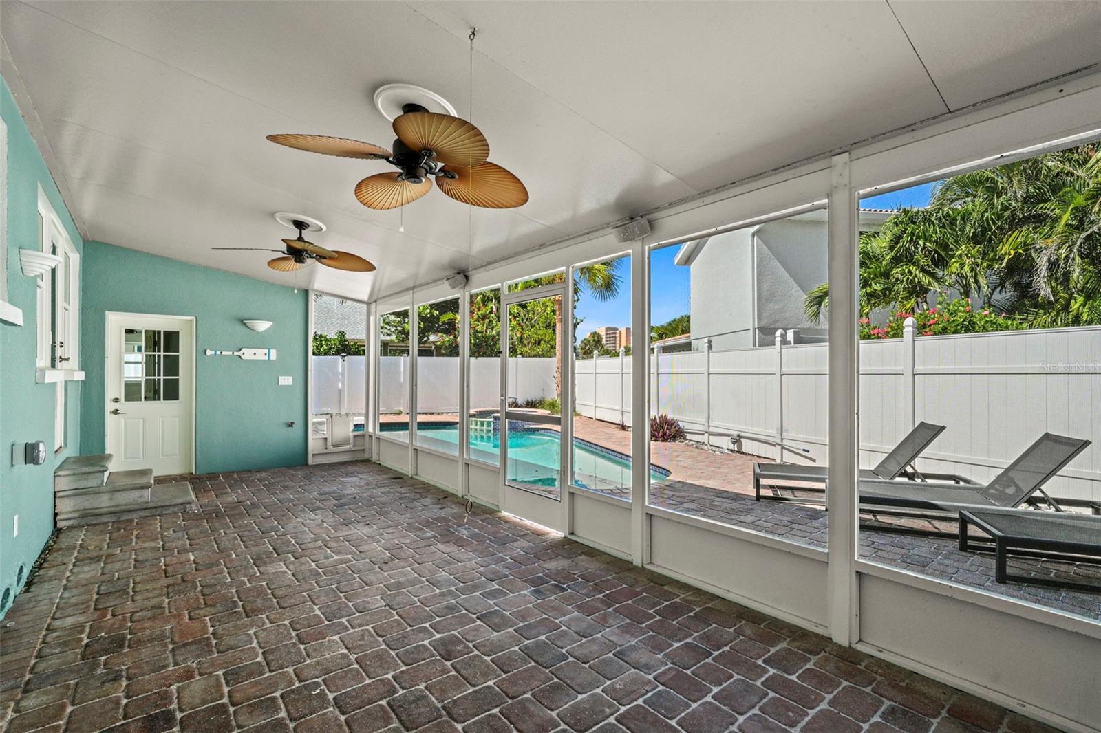 Image 36 of 43 For 976 Narcissus Avenue