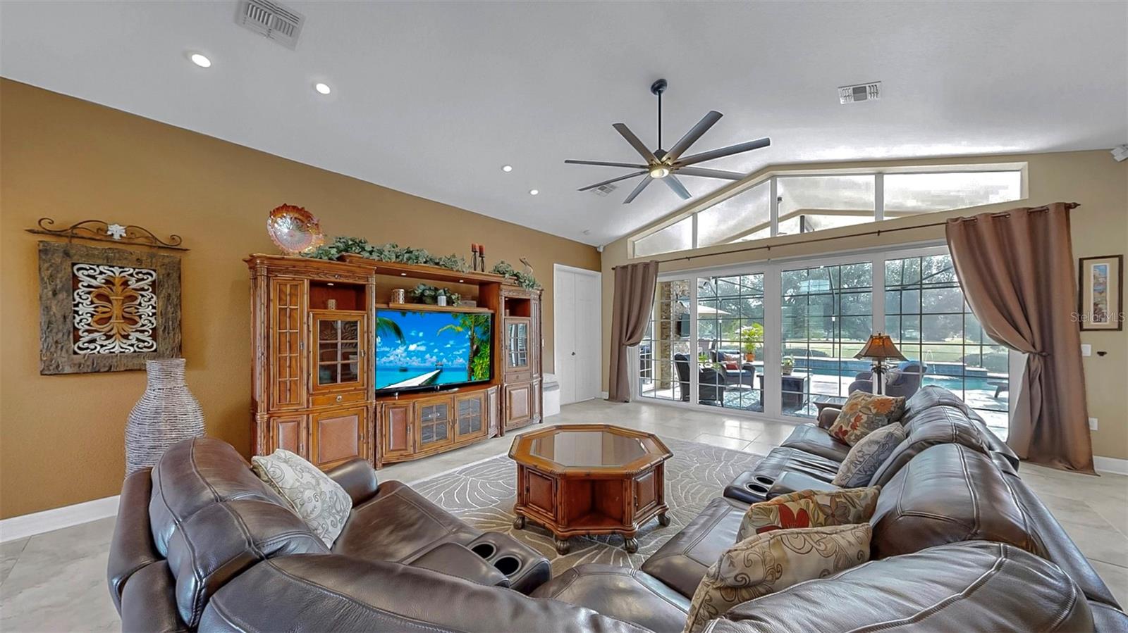 Listing photo id 14 for 13342 Trailing Moss Drive