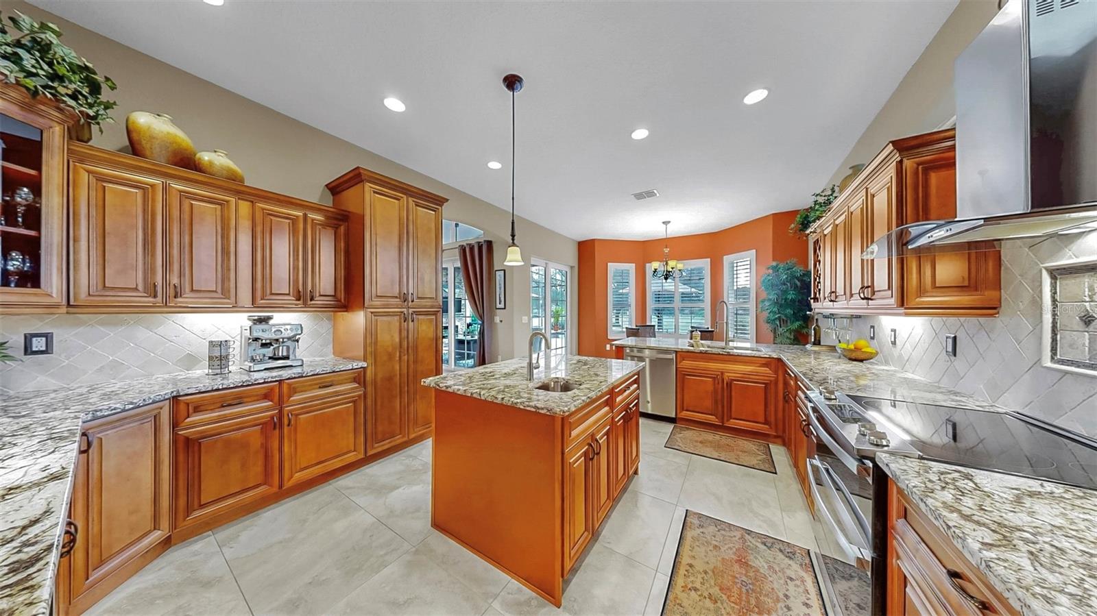 Listing photo id 15 for 13342 Trailing Moss Drive