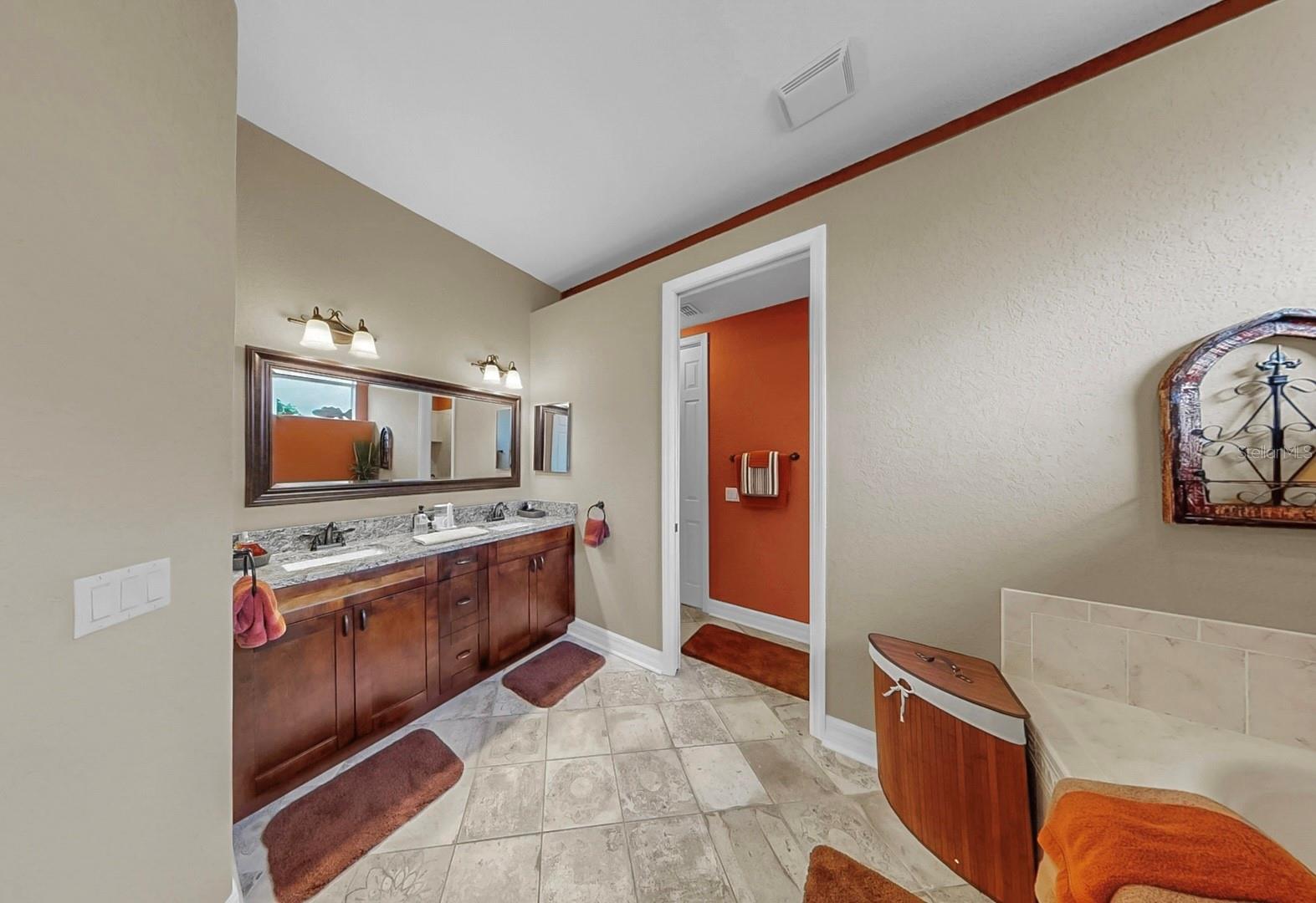 Listing photo id 22 for 13342 Trailing Moss Drive