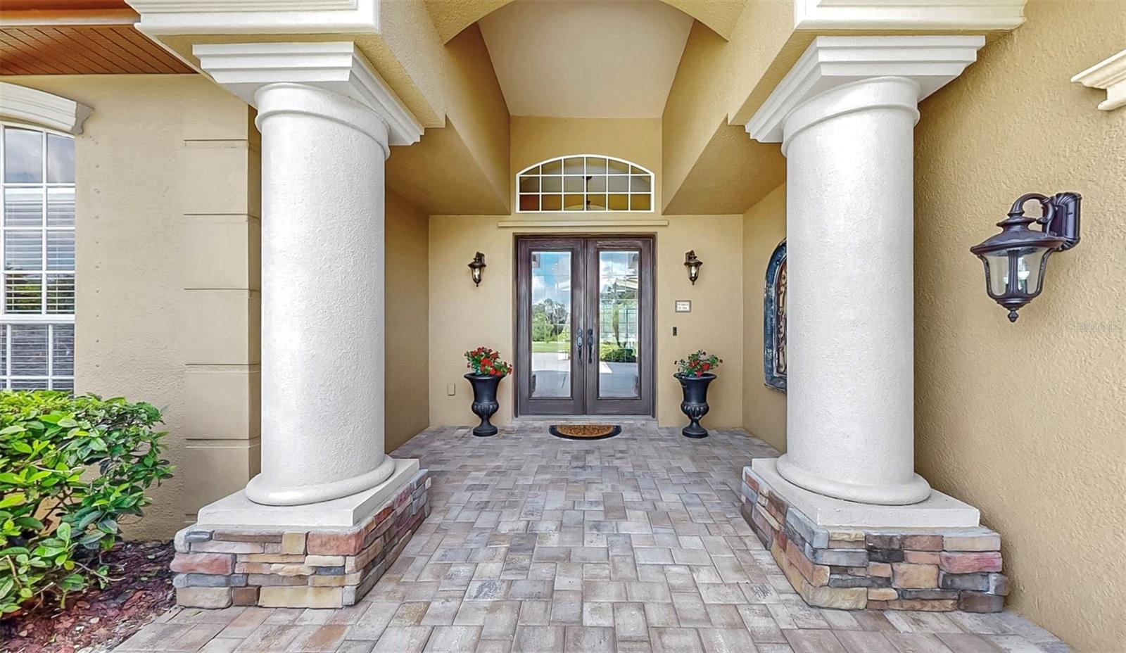 Listing photo id 2 for 13342 Trailing Moss Drive