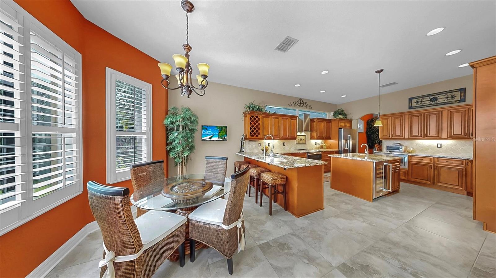 Listing photo id 4 for 13342 Trailing Moss Drive
