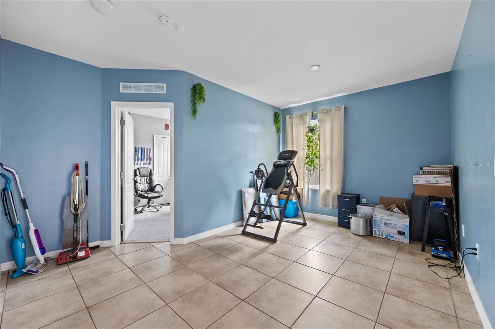 Image 17 of 33 For 3312 Lynrock Avenue