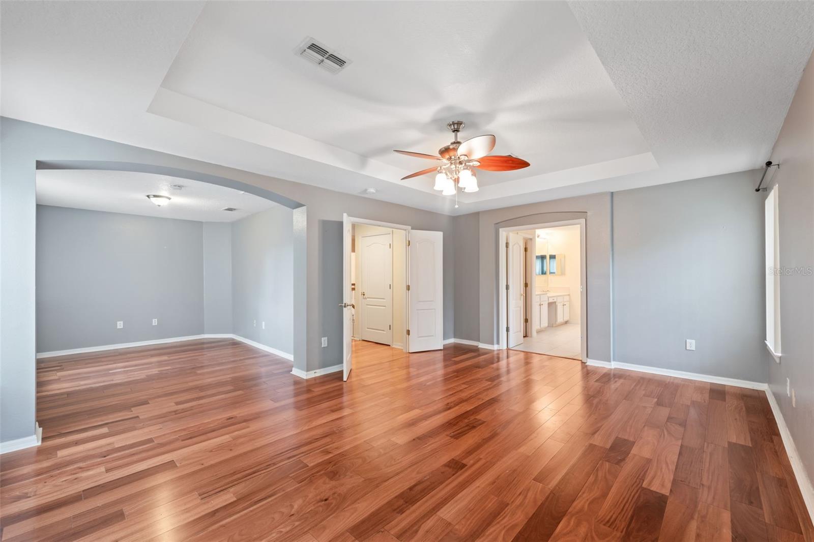 Listing photo id 12 for 5202 Abbey Park Avenue