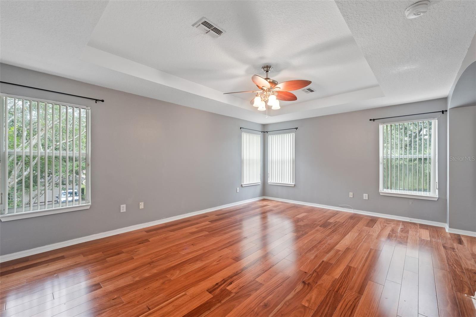Listing photo id 13 for 5202 Abbey Park Avenue