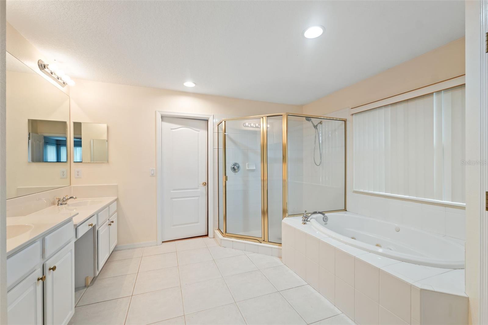 Listing photo id 14 for 5202 Abbey Park Avenue