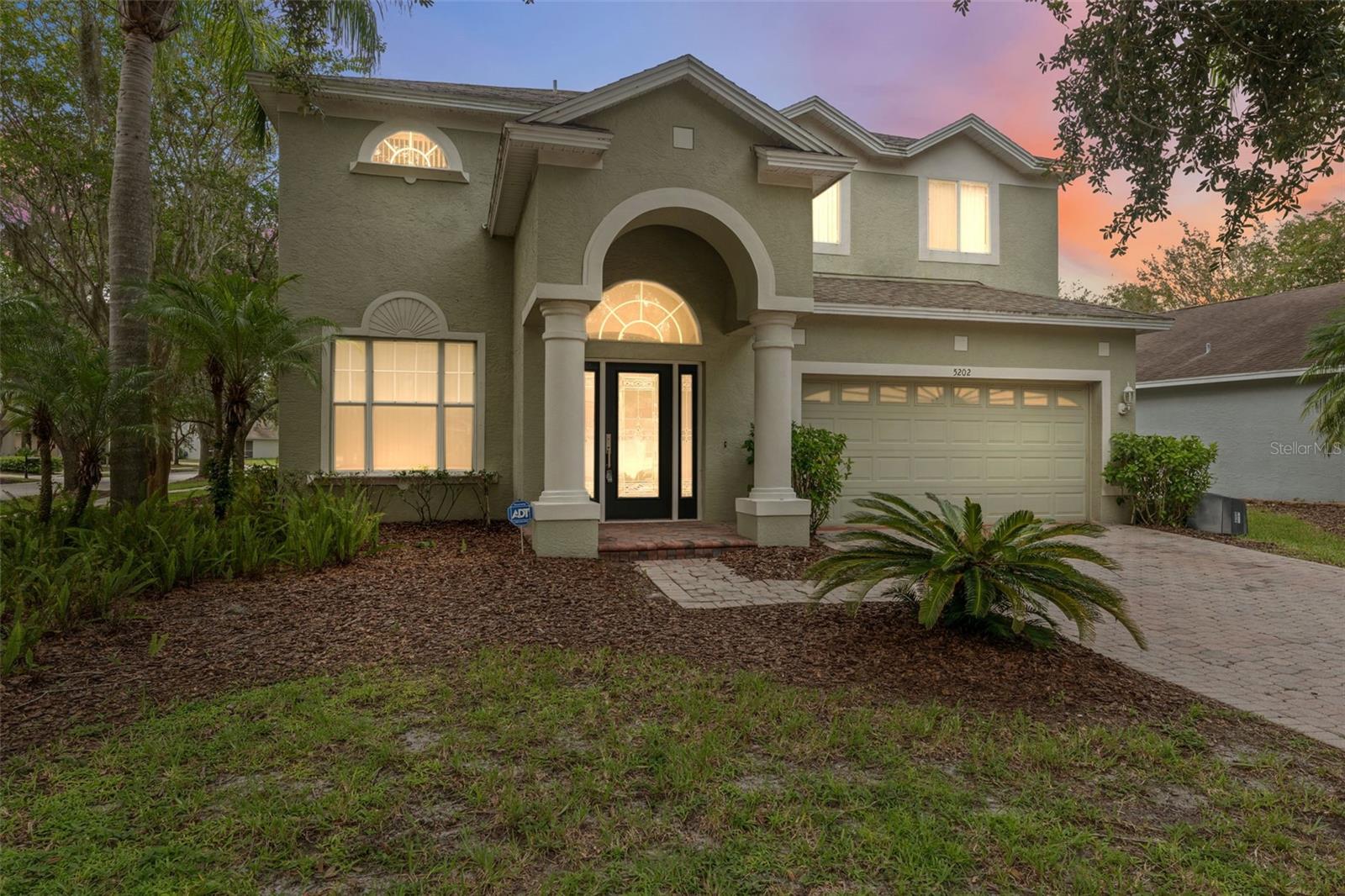Listing photo id 0 for 5202 Abbey Park Avenue