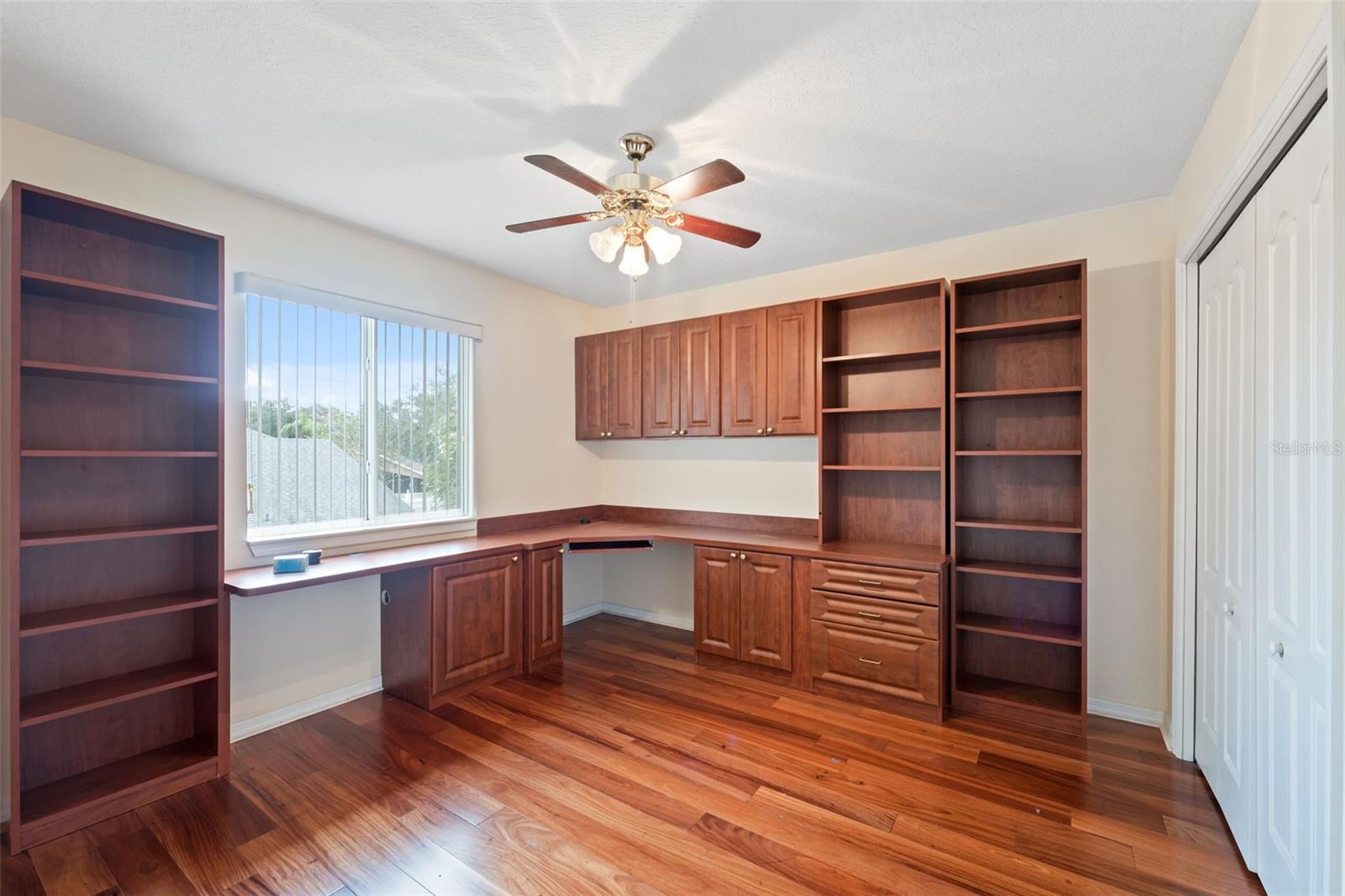Listing photo id 19 for 5202 Abbey Park Avenue