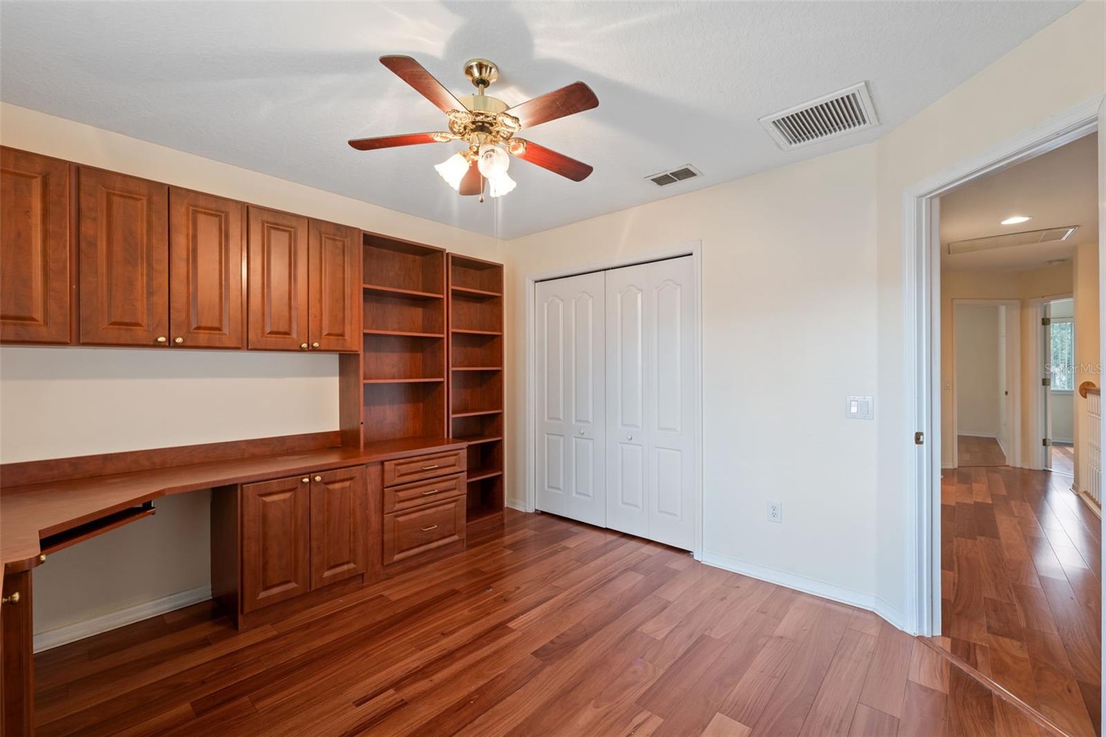 Listing photo id 20 for 5202 Abbey Park Avenue