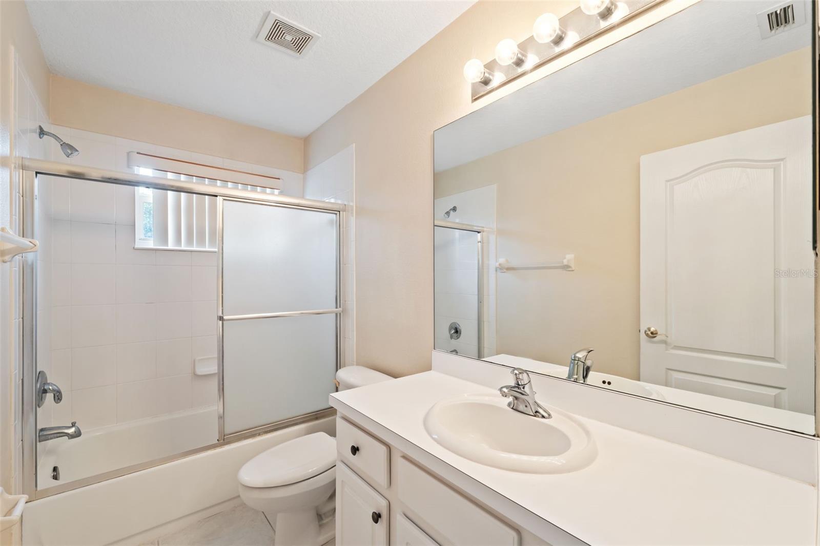 Listing photo id 21 for 5202 Abbey Park Avenue