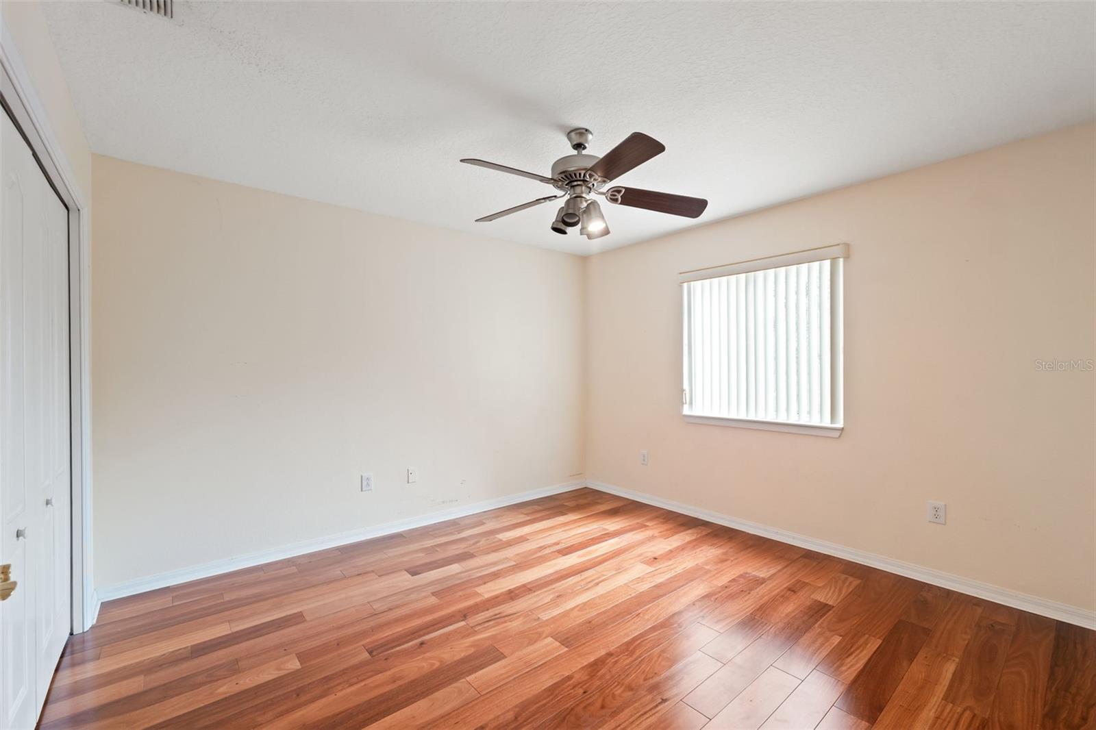 Listing photo id 22 for 5202 Abbey Park Avenue