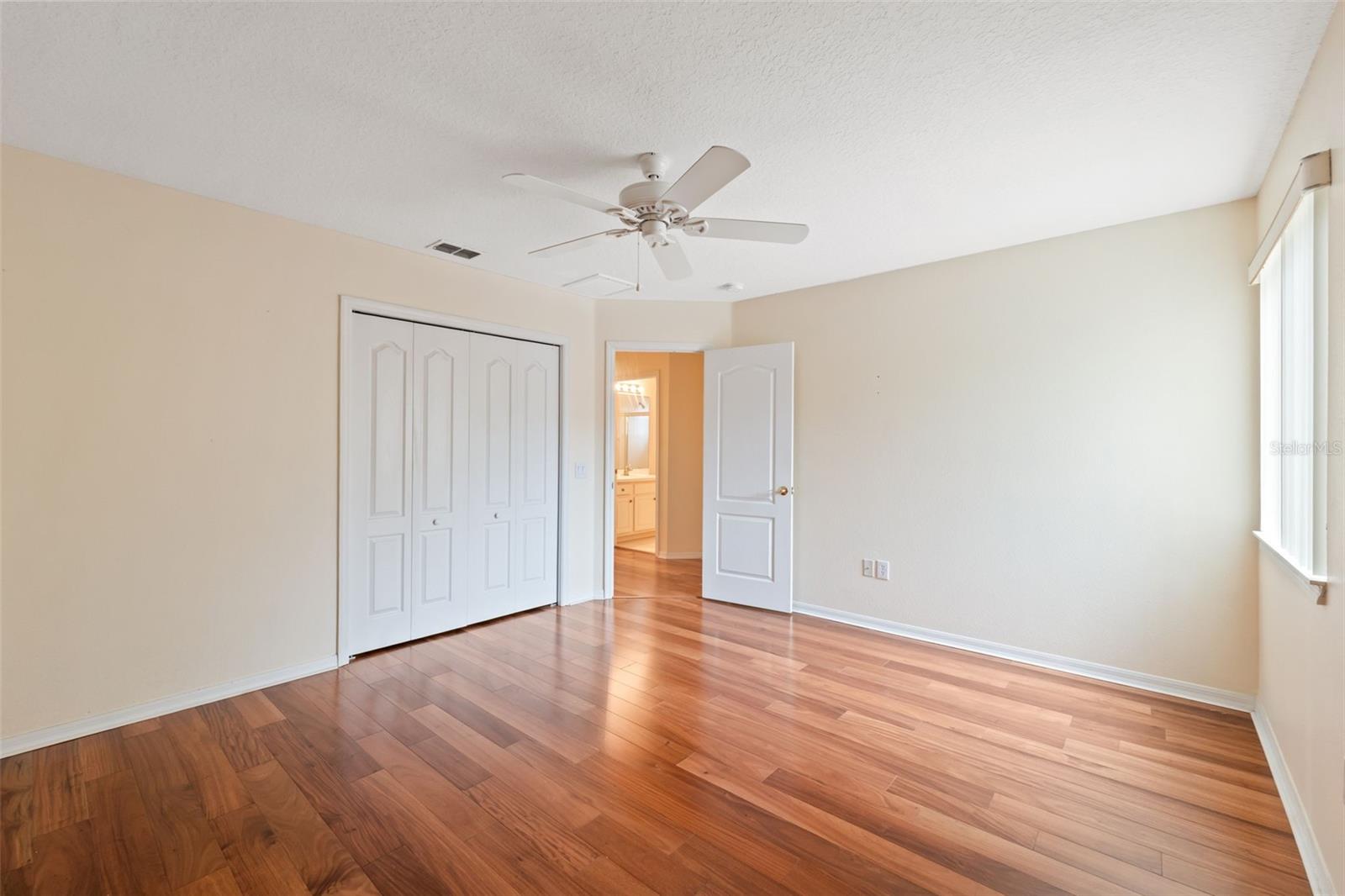 Listing photo id 23 for 5202 Abbey Park Avenue