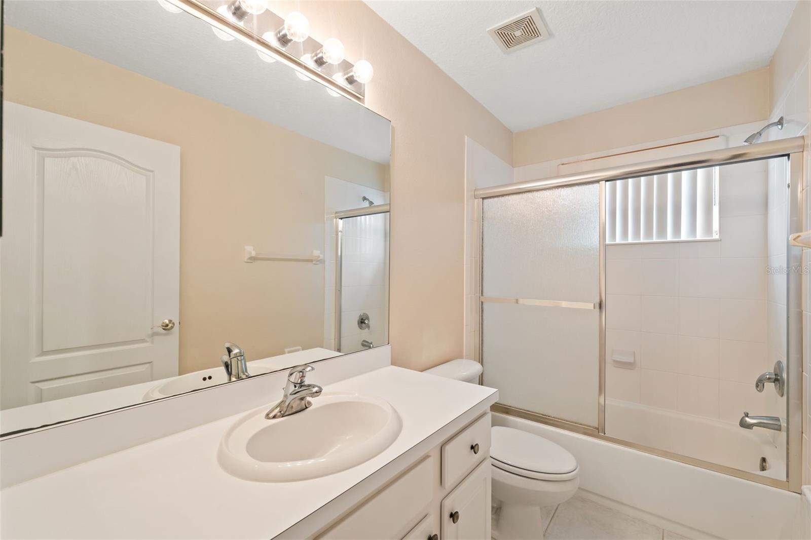 Listing photo id 24 for 5202 Abbey Park Avenue