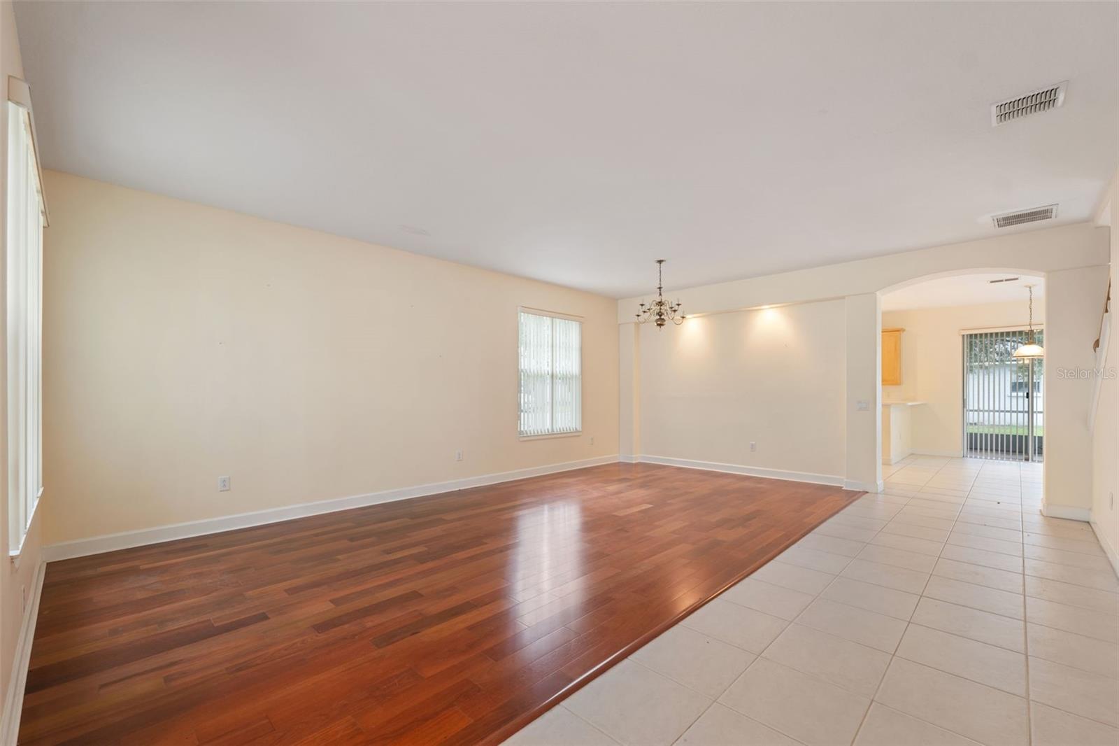 Listing photo id 3 for 5202 Abbey Park Avenue