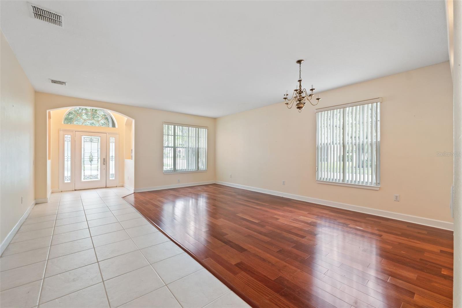 Listing photo id 4 for 5202 Abbey Park Avenue