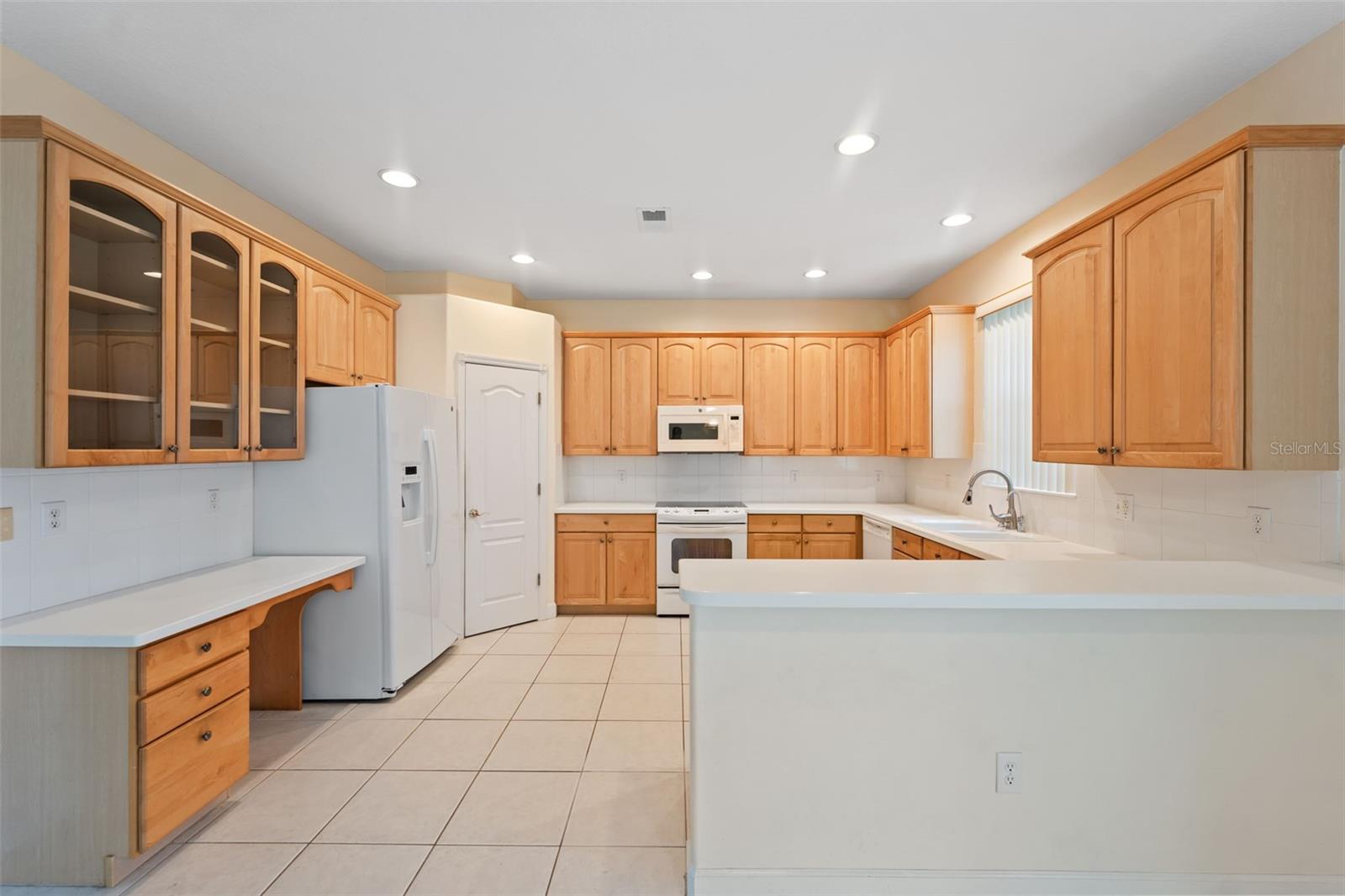Listing photo id 5 for 5202 Abbey Park Avenue