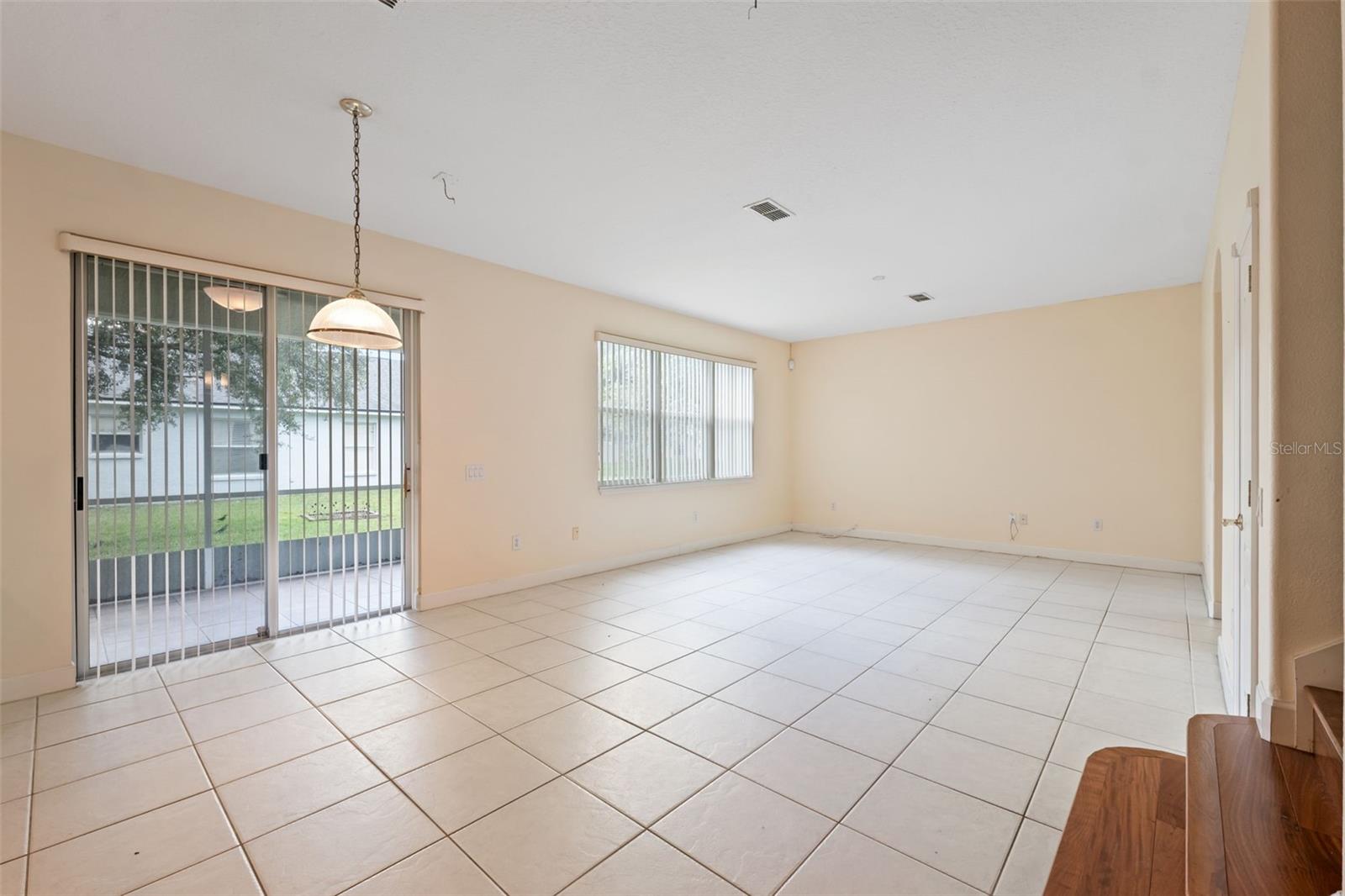 Listing photo id 7 for 5202 Abbey Park Avenue
