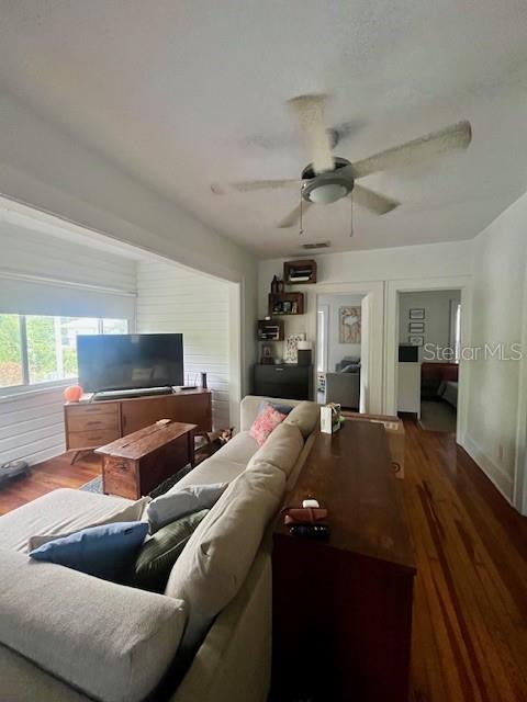 Details for 1416 Locust Street Ne, ST PETERSBURG, FL 33704