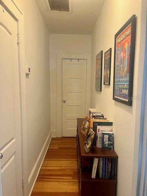Image 6 of 10 For 1416 Locust Street Ne