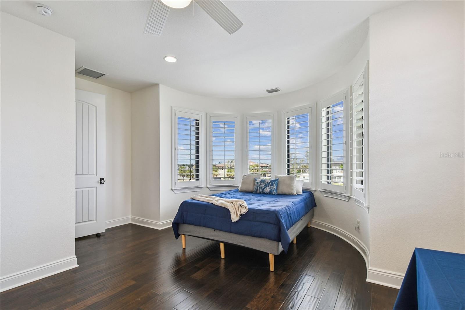 Image 46 of 100 For 5405 Leilani Drive