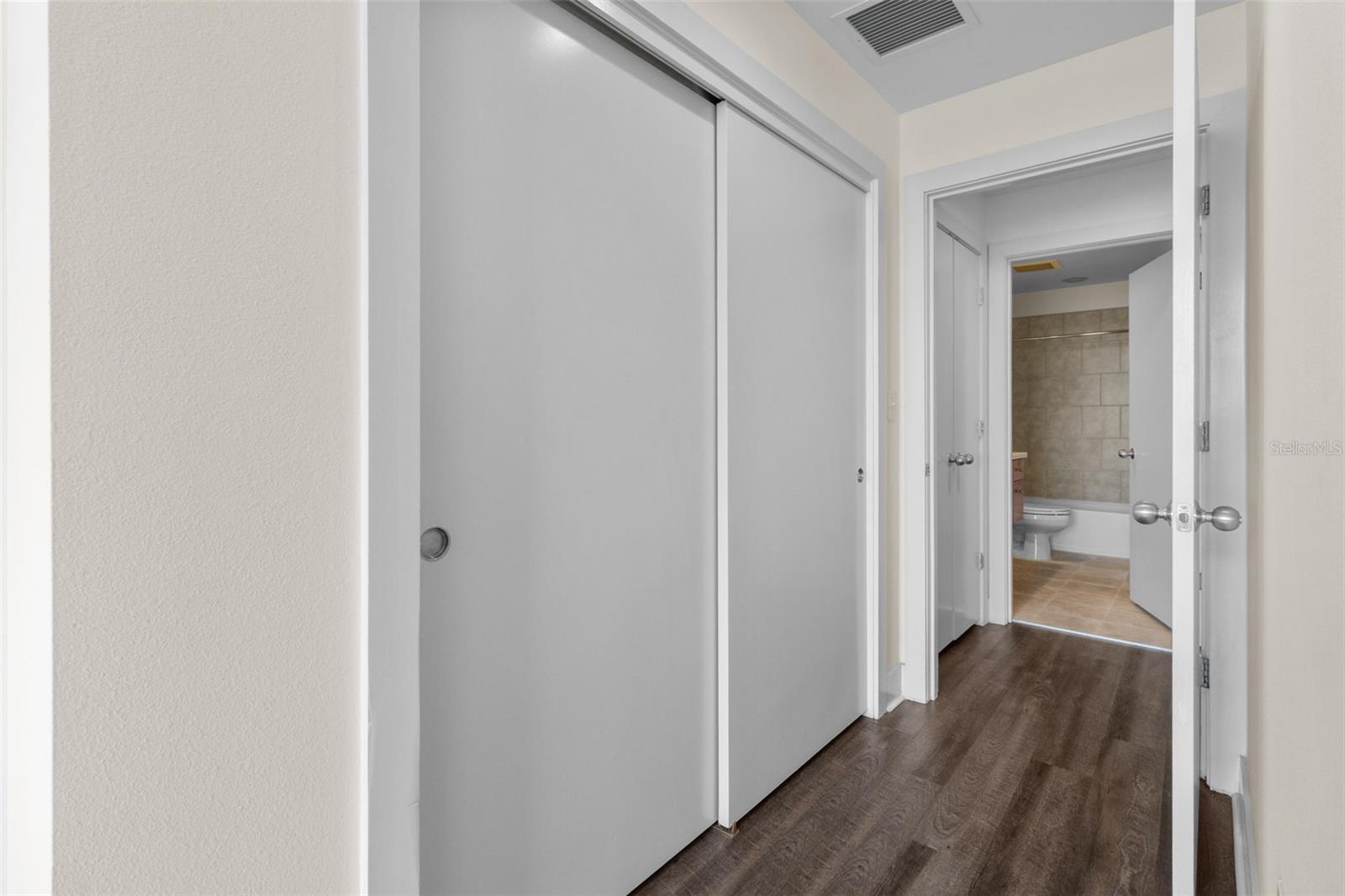 Image 17 of 30 For 1208 Kennedy Boulevard 1022