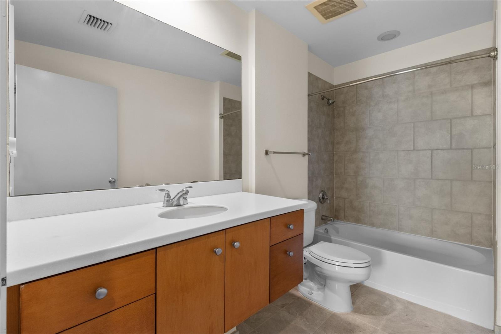 Image 19 of 30 For 1208 Kennedy Boulevard 1022
