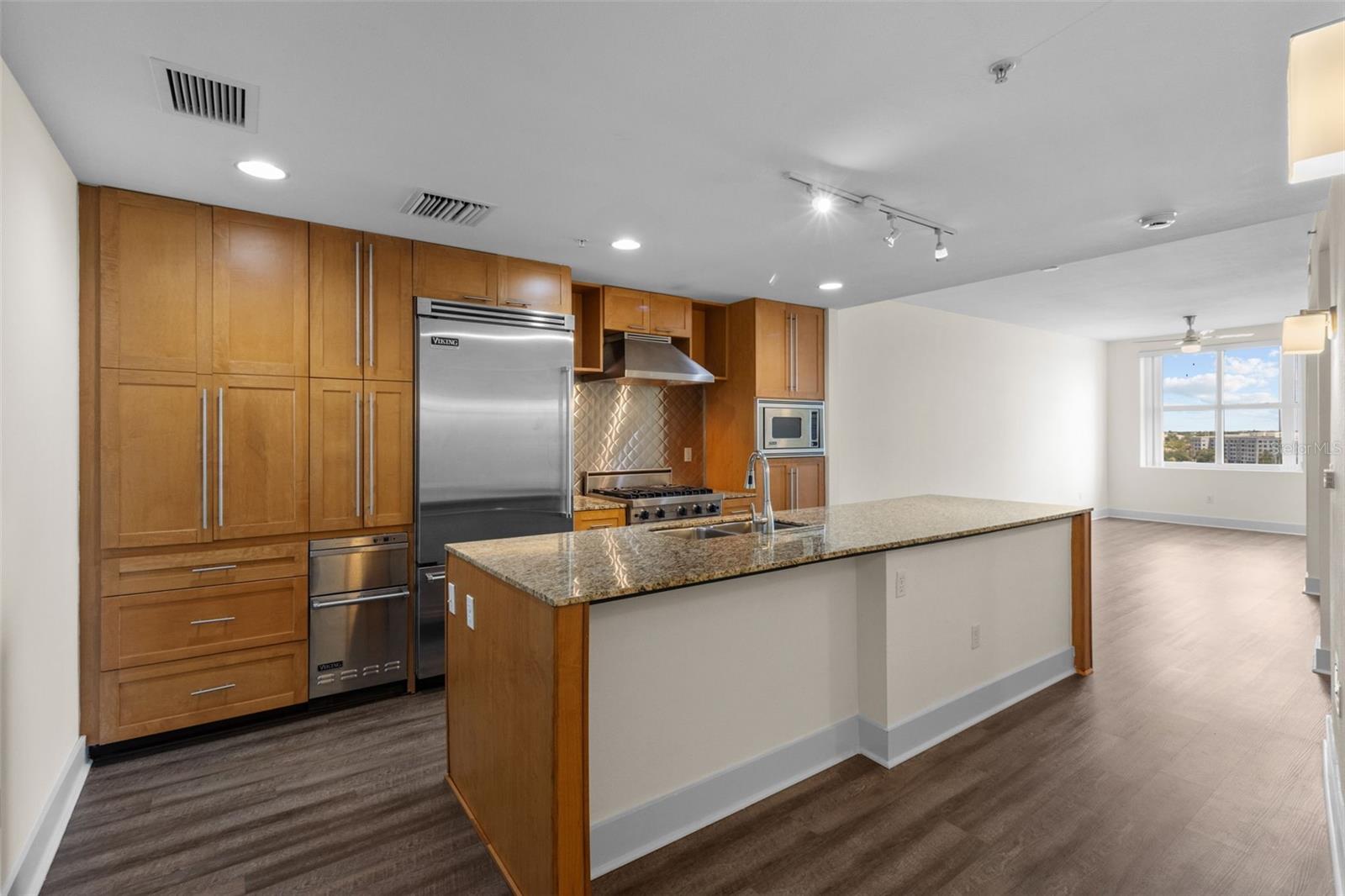 Image 6 of 30 For 1208 Kennedy Boulevard 1022