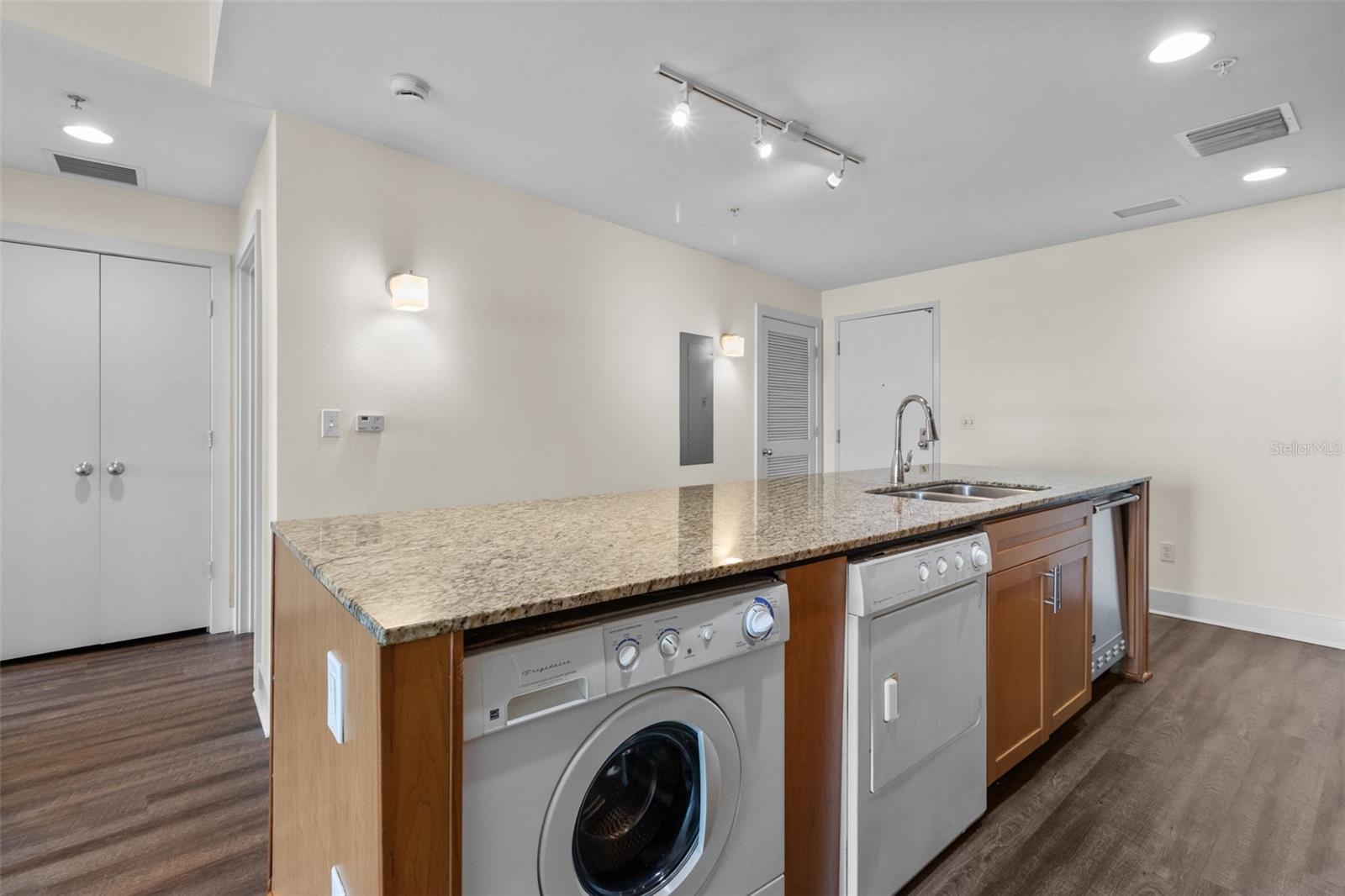 Image 9 of 30 For 1208 Kennedy Boulevard 1022