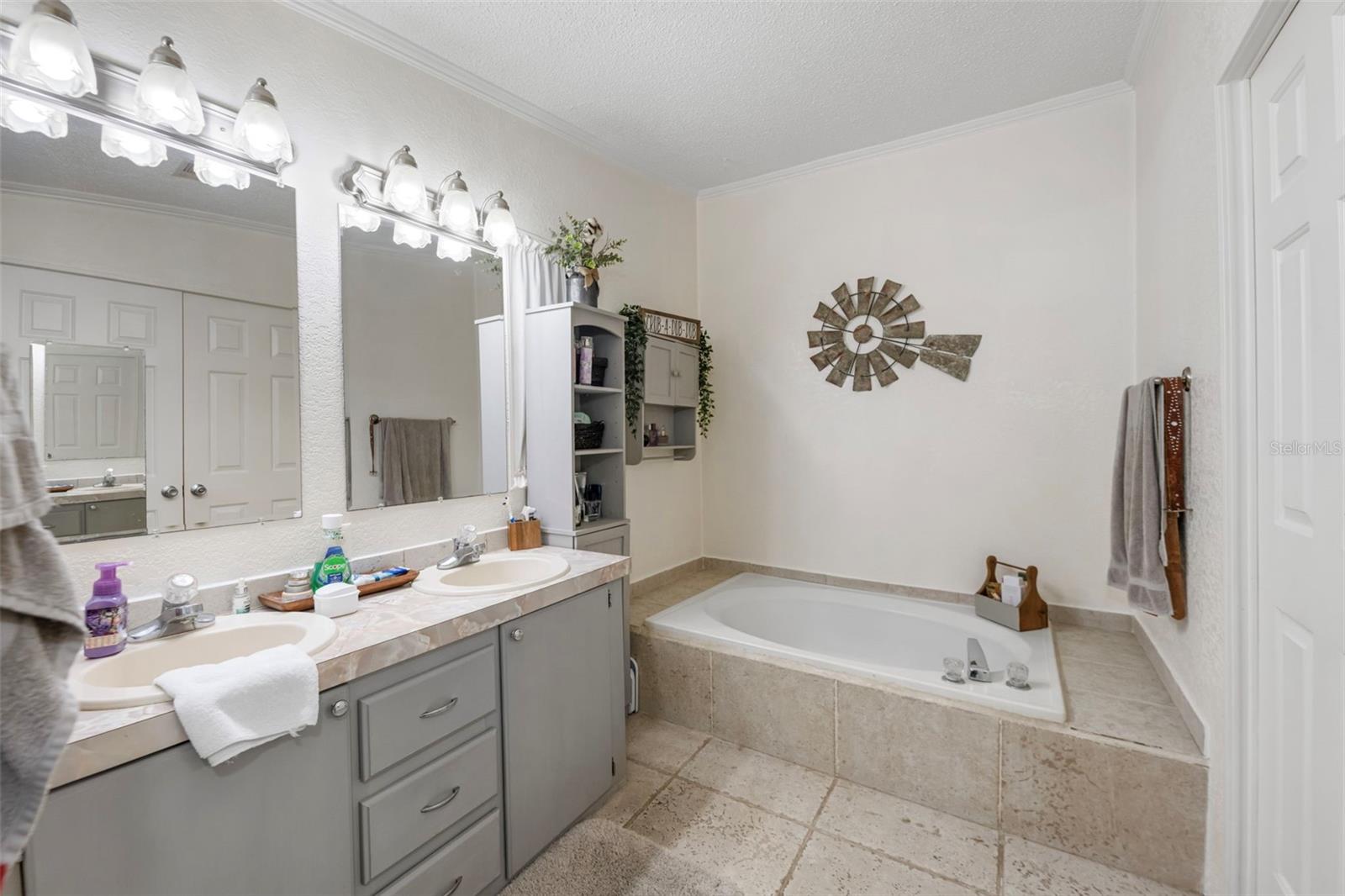Image 17 of 41 For 4019 Timberwood Drive