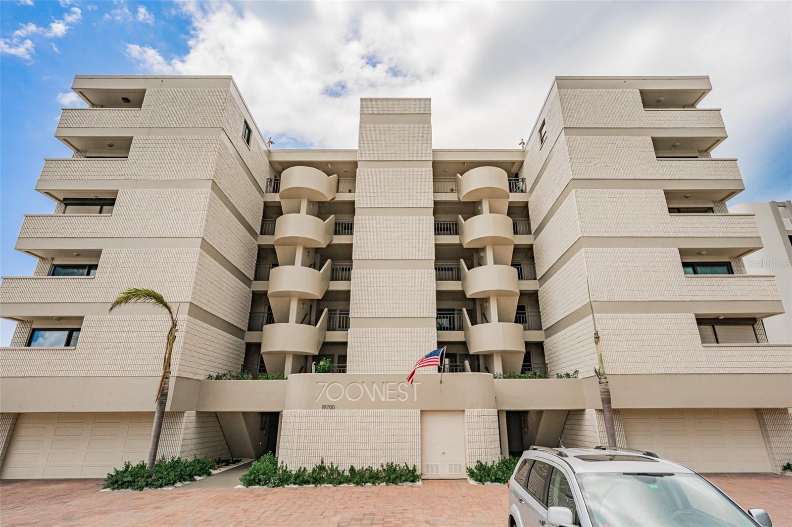 Image 2 of 62 For 19700 Gulf Boulevard 204