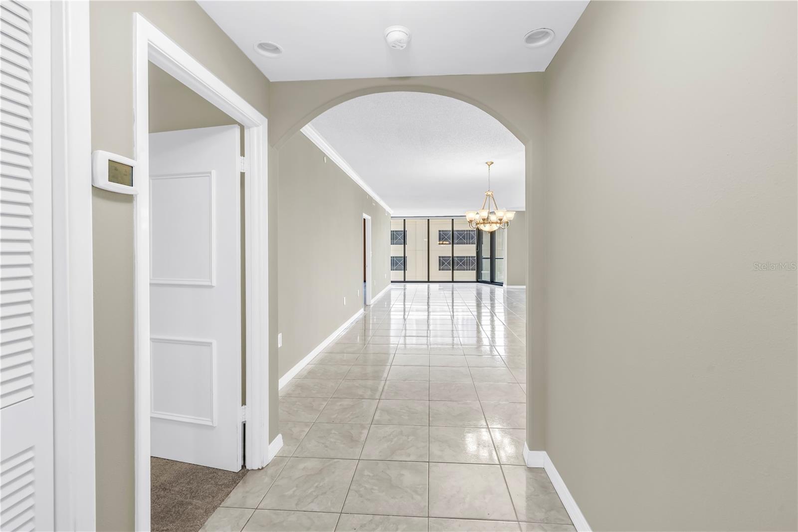 Image 17 of 58 For 1 Beach Drive Se 810