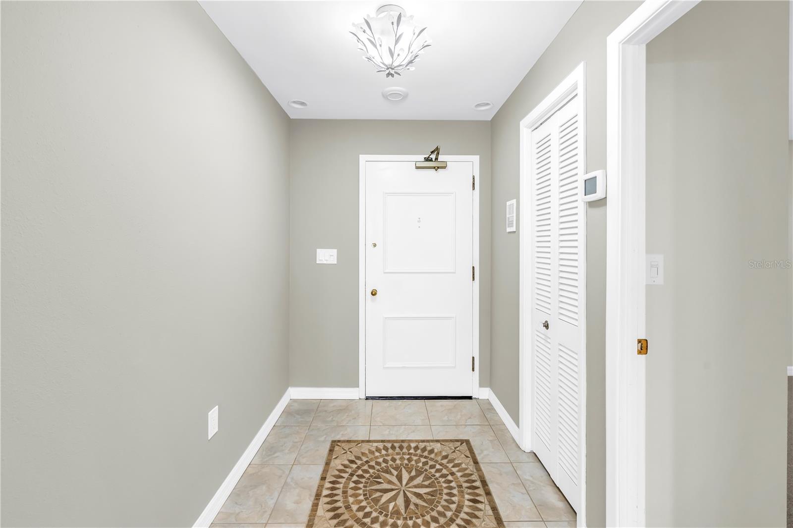 Image 18 of 58 For 1 Beach Drive Se 810