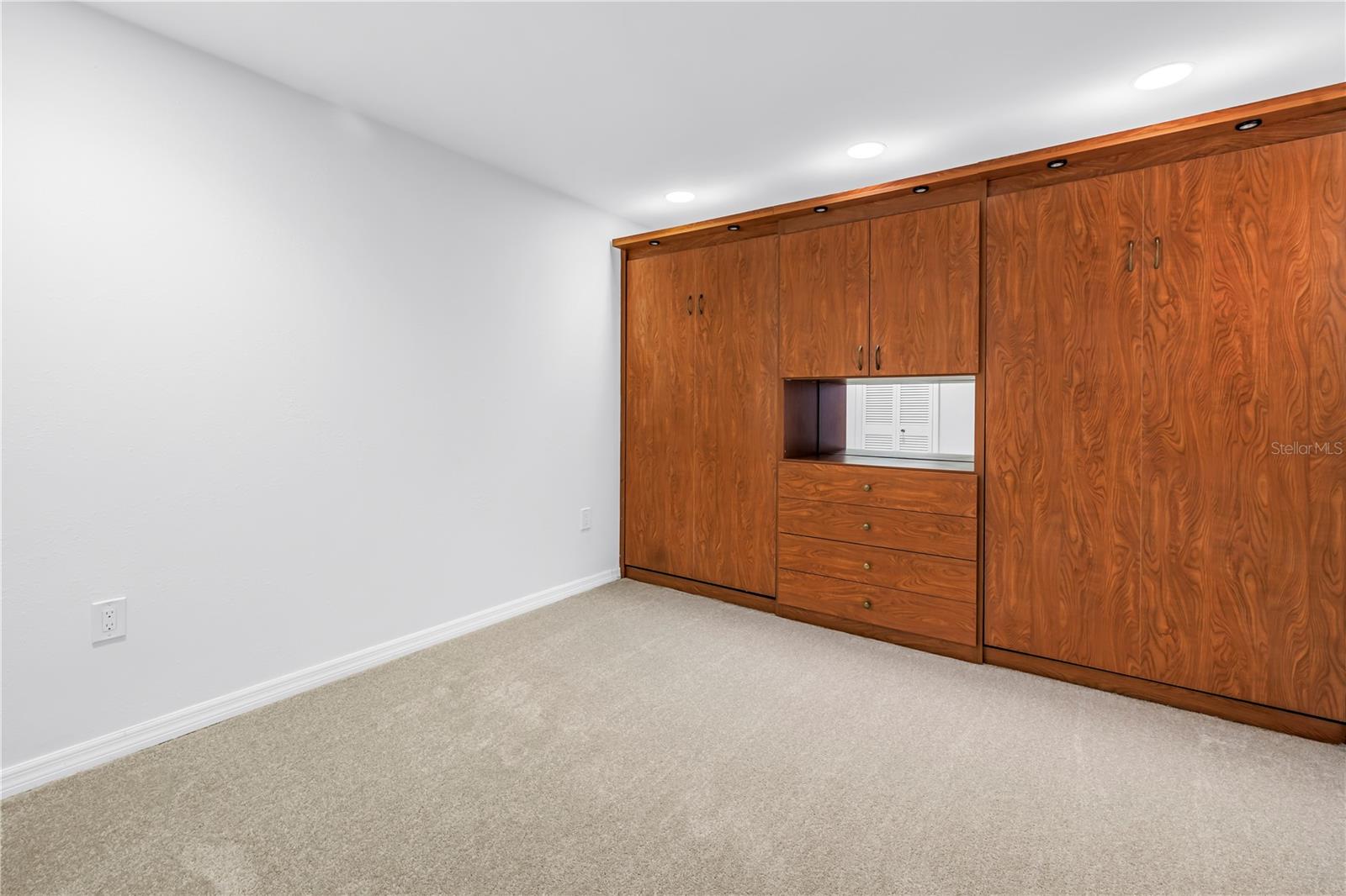 Image 19 of 58 For 1 Beach Drive Se 810