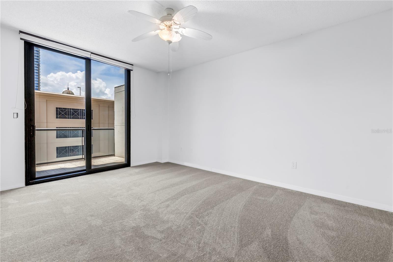 Image 21 of 58 For 1 Beach Drive Se 810